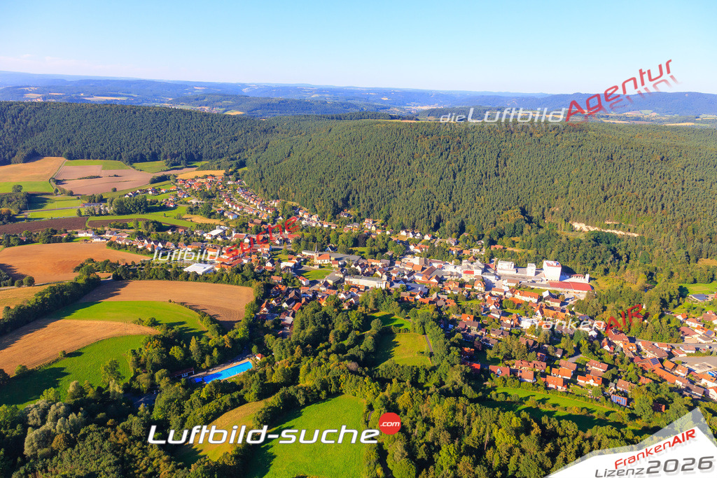 Die Luftaufnahme der Stadt Weissenbrunn wurde vom UL-Flugzeug heraus erstellt ( keine Drohne )- hohe Auflösung für beste Qualität