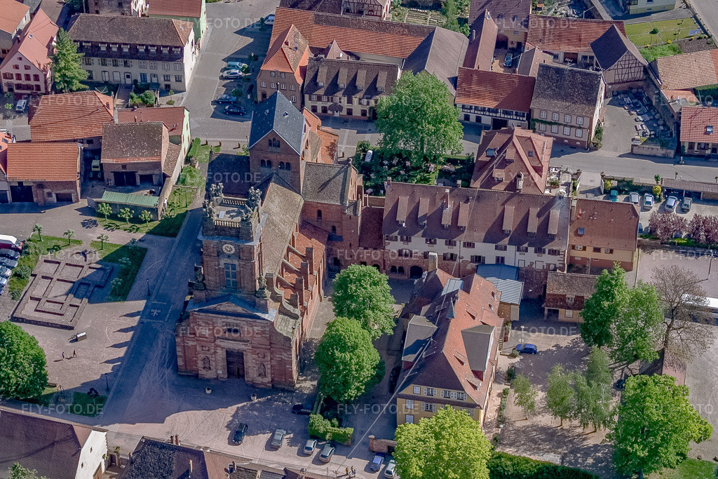 Luftbild: Abbatiale Saint-Pierre-et-Saint-Paul in Neuweiler im Bundesland Bas-Rhin in Frankreich. – Foto: IMG_10879.jpg vom 12.05.2008 durch Werner Riehm/FLY-FOTO.de – Auflösung des Originals: 2867 x 1911 px – Saint Peter and Saint Paul Abbey
