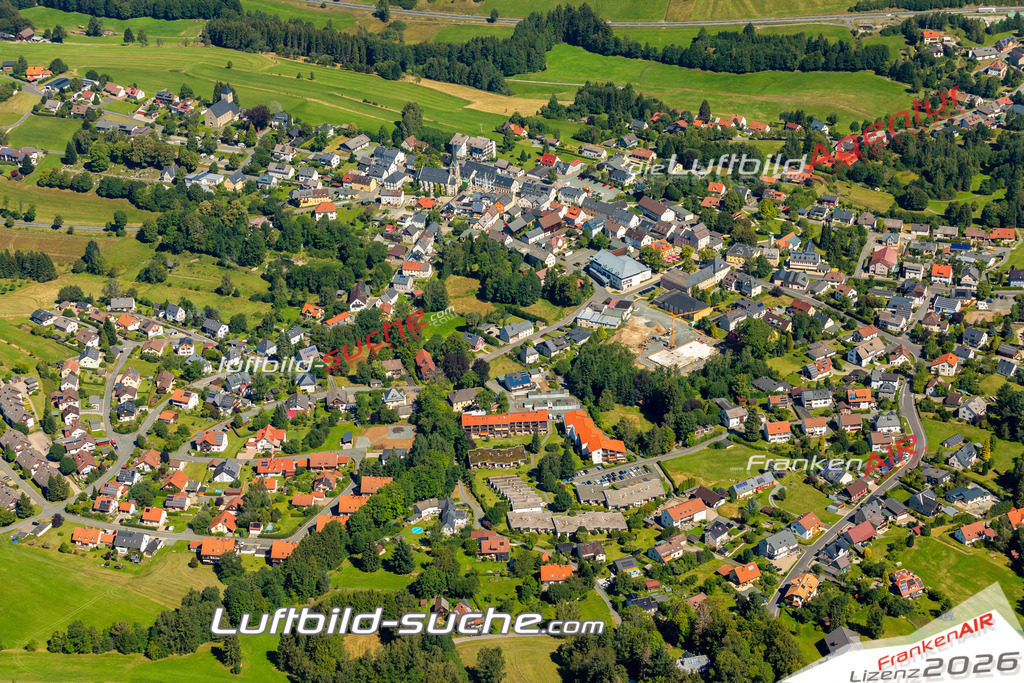 Das Luftbild zeigt :  Bischofsgrün - Die Luftaufnahme wurde 2023 vom UL-Flugzeug aus erstellt ( keine Drohne ) - Hochauflösende Luftaufnahme - Für grossformatige Ausdrucke geeignet. Die Geschenkidee !Mit Lizenz und Bildrechte bestellbar