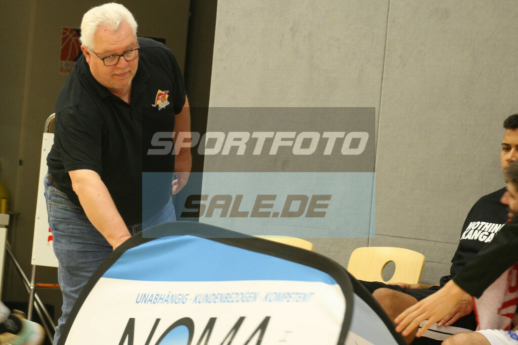 Iserlohn Kangaroos - Phoenix Hagen | Michael Dahmen packt mit an - Realisiert mit Pictrs.com