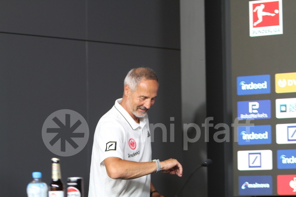 Adi Hütter * Trainer Eintracht Frankfurt kam zu spät zur PK | Online-Shop | monipfaff.de - Realisiert mit Pictrs.com