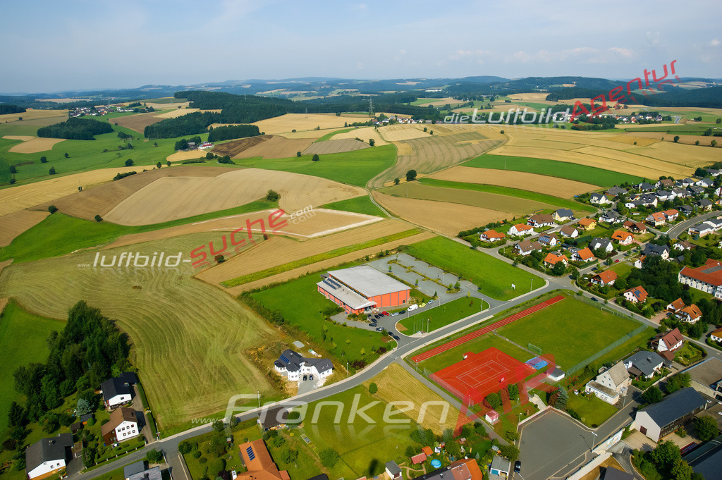 Luftbild von  Marktleugast - Luftaufnahme wurde 2008 von https://frankenair.de mittels Flugzeug (keine Drohne) erstellt - die Geschenkidee