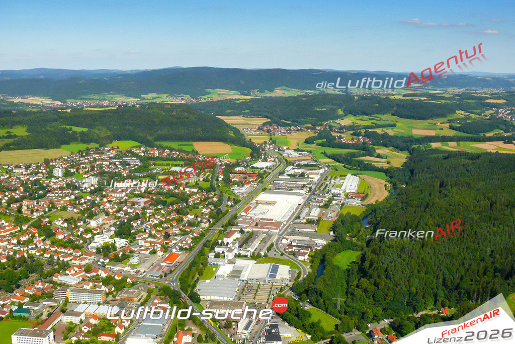 Die Luftaufnahme der Stadt Kronach wurde vom UL-Flugzeug heraus erstellt ( keine Drohne )- hohe Auflösung für beste Qualität