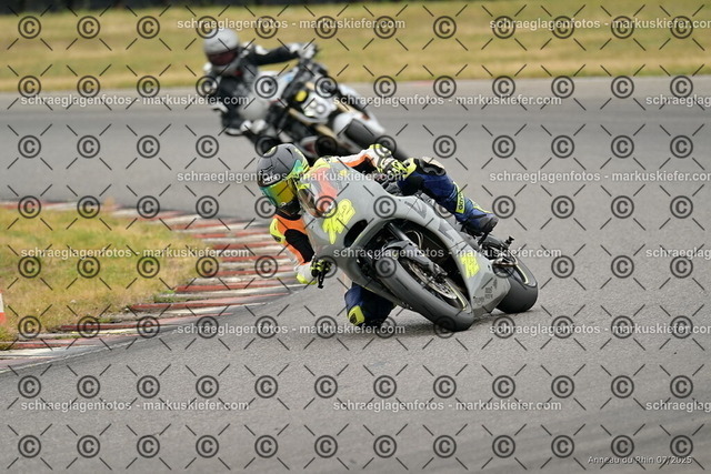 25bt05-1502 | markuskiefer.com - Realisiert mit Pictrs.com