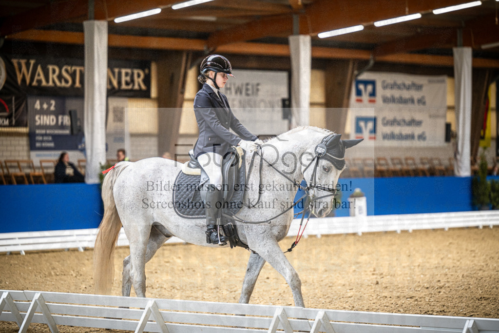 DOS_0569 | Entdecke hochwertige Reitturnierfotos von Foto Oger. Professionell, emotional und authentisch – jetzt Lieblingsmomente im Shop bestellen.Deutschlandweite Turnierfotografie. - Realisiert mit Pictrs.com