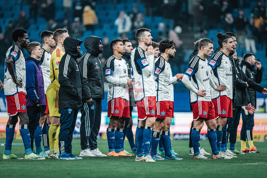 Fußball | Männer | Saison 2023/2024 | 2. Fußball-Bundesliga | 21. Spieltag | Hamburger SV vs. Hannover 96 | 09.02.2024 | HSV Spieler enttäuscht nach der Niederlage