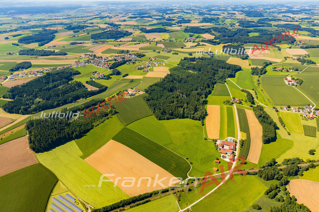 niederbergkirchen-2072-jahr-2025 | Luftaufnahme von Niederbergkirchen - Die Luftaufnahme wurde 2025 vom UL-Flugzeug heraus erstellt ( keine Drohne ) - Hochauflösende Luftaufnahme - für professionelle Ausdrucke geeignet. Die Geschenkidee !Mit Lizenz und Bildrechte bestellbar