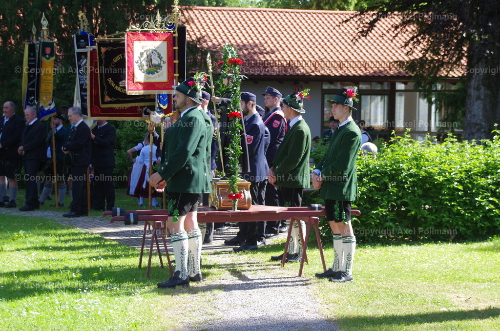 IMGP4895 | fotografiert von Axel PollmannLeonhardi Wallfahrt Benediktbeuern und Murnau, Fronleichnam, Fasching, Landschaft im Loisachtal und Benediktbeuern  - Realisiert mit Pictrs.com