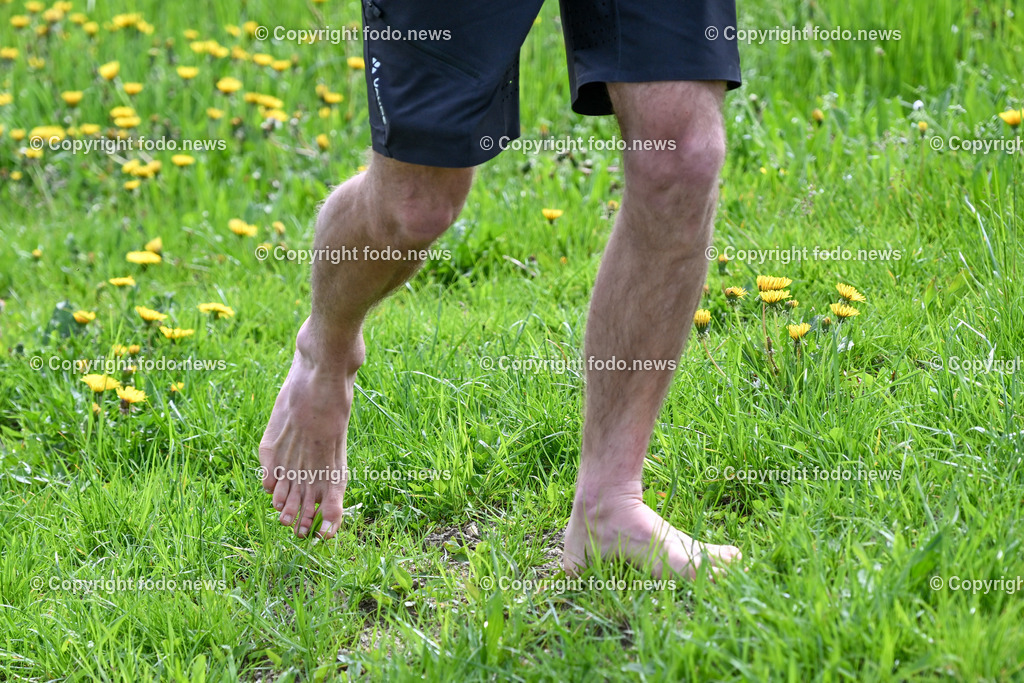 Johannes Kronegger_ Barfuss Wanderer_ 08.05.2023_-2 | 08.05.2023, Pierbach, AUT, Johannesweg, im Bild Johannes Kronegger (Barfuss Wanderer)