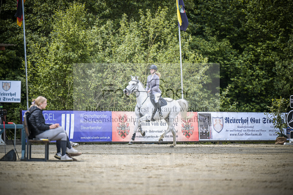 DOS_4816 | Entdecke hochwertige Reitturnierfotos von Foto Oger. Professionell, emotional und authentisch – jetzt Lieblingsmomente im Shop bestellen.Deutschlandweite Turnierfotografie. - Realisiert mit Pictrs.com