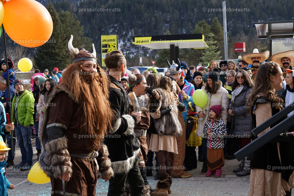 news-2023-Feb11-Fasching-Weissenbach-DSC01902 | Info aus dem Bezirk Reutte/Ausserfern Tirol sowie eine umfangreiche Bilddatenbank über die gesamte Region: Lechtal, Talkessel Reutte, Tannheimertal, Zwischentoren. Lech, Plansee, Zugspitze, Grenztunnel, B179, Fernpassstraße, Verkehr, Lawinen, Tradition, - Realisiert mit Pictrs.com