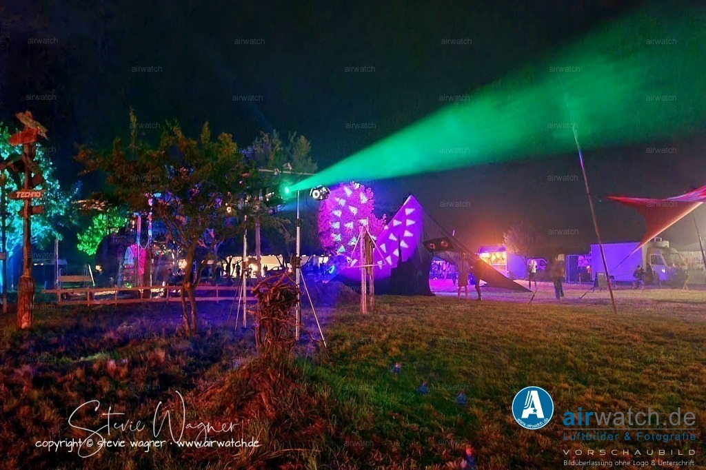 Bachblyten® Festival 2023 | Entdecken Sie atemberaubende Luftbilder und Fotografien auf airwatch.de - Tauchen Sie ein in eine Welt voller faszinierender Aufnahmen aus der Vogelperspektive.