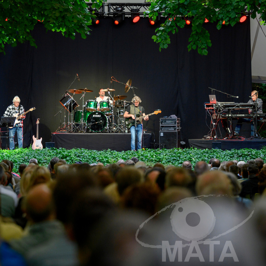 _DWI2442 | John Lees von John Lees' Barclay James Harvest live bei einem Konzert in Serenadenhof Nürnberg, 01.07.2023 - Realisiert mit Pictrs.com