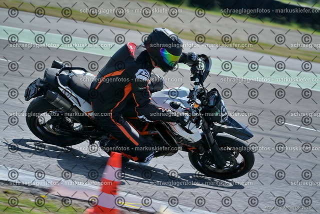 26BT02-1055 | markuskiefer.com - Realisiert mit Pictrs.com