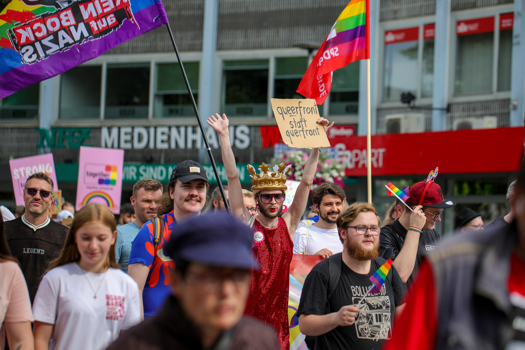 CSD_Moers_190725_031 | Bildergalerie von Sport-Ereignissen aber auch von weiteren spannenden Dingen - nicht nur vom Niederrhein. In Anlehnung an den bekannten Spruch von Hanns Dieter Hüsch heißt das Motto: "Niederrhein ist überall".  - Realisiert mit Pictrs.com