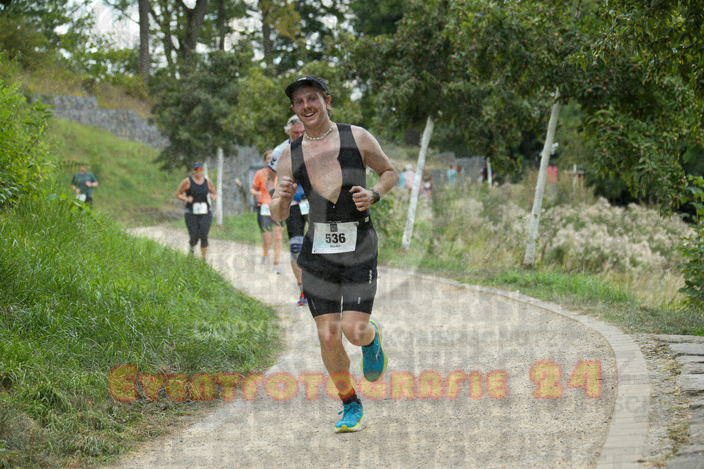250824_1406_EX1_4984 | Sportfotografie im Rhein-Sieg Kreis, Köln, Bonn, NRW, Rheinland Pfalz, Hessen, etc. Unser Tätigkeitsfeld umfasst den Laufsport vom Volkslauf über den Marathon, Duathlon, Triathon bis zum Ultralauf wie Kölnpfad Ultra oder Schindertrail.