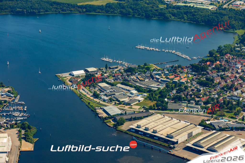 Luftaufnahme Schlutup Lübeck - Die Luftaufnahme wurde 2025 vom UL-Flugzeug heraus erstellt ( ohne Drohne ) - Hochauflösende Luftaufnahme - für professionelle Ausdrucke geeignet. Die Geschenkidee !Mit Lizenz und Bildrechte bestellbar