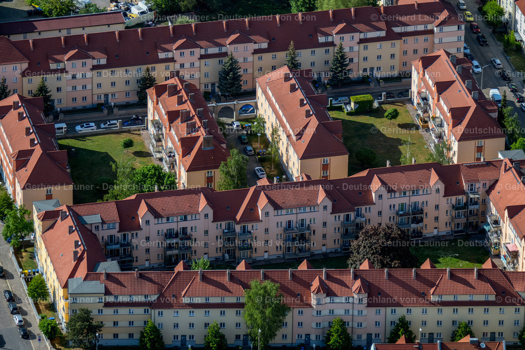4025801 | ERFURT 06.05.2020 Wohngebiet einer Mehrfamilienhaussiedlung zwischen Hohenwindenstraße und Grubenstraße im Ortsteil Ilversgehofen in Erfurt im Bundesland Thüringen, Deutschland. // Residential area of a multi-family house settlement between Hohenwindenstrasse and Grubenstrasse in the district Ilversgehofen in Erfurt in the state Thuringia, Germany. Foto: Gerhard Launer
