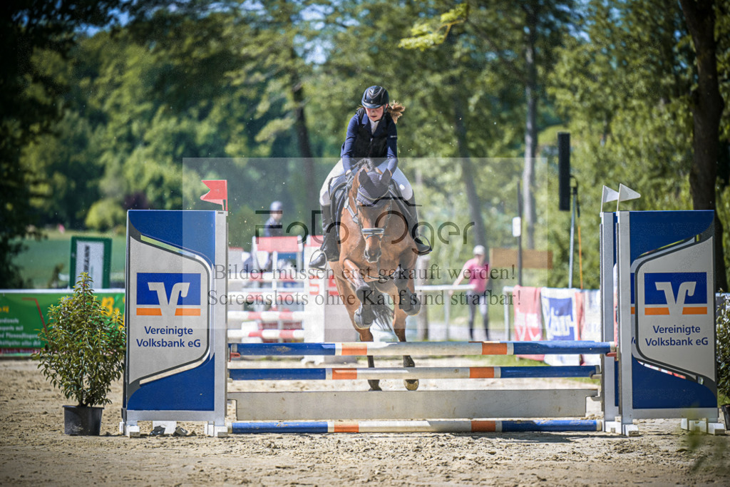 DOS_0303 | Entdecke hochwertige Reitturnierfotos von Foto Oger. Professionell, emotional und authentisch – jetzt Lieblingsmomente im Shop bestellen.Deutschlandweite Turnierfotografie. - Realisiert mit Pictrs.com