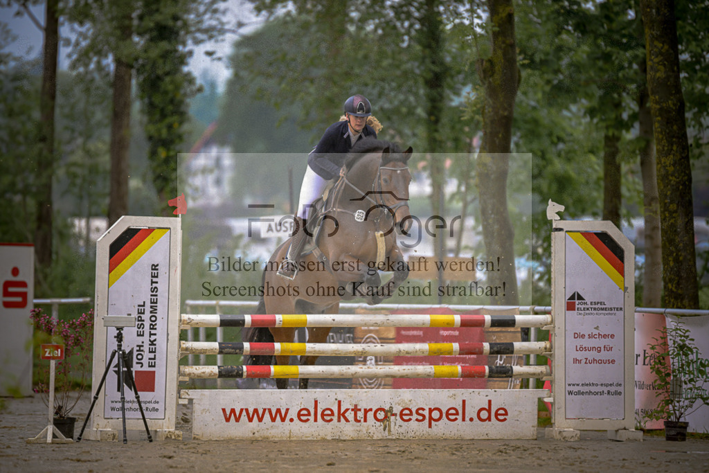 20240505-DOS_7052 | Entdecke hochwertige Reitturnierfotos von Foto Oger. Professionell, emotional und authentisch – jetzt Lieblingsmomente im Shop bestellen.Deutschlandweite Turnierfotografie. - Realisiert mit Pictrs.com