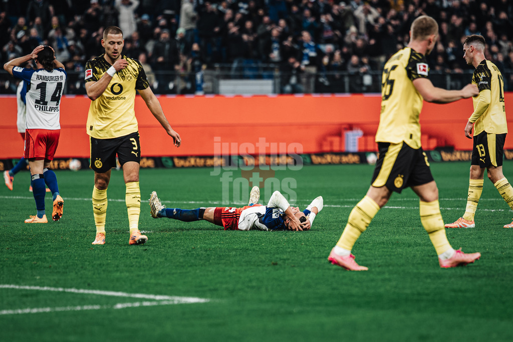 Fußball | Männer | Saison 2025/2026 | 1. Fußball-Bundesliga | 10. Spieltag | Hamburger SV vs. Borussia Dortmund | 08.11.2025 | Nicolas Capaldo (#24, HSV) ärgert sich