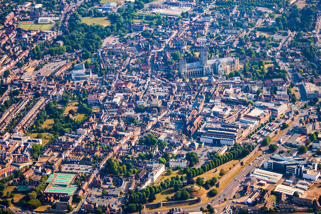 Vue aérienne: Canterbury à Thanington dans le département Angleterre, Grande Bretagne – .Photo: IMG_58609.jpg prise le 18/07/2013 par Werner Riehm/FLY-FOTO.eu – Résolution de l'original: 4570 x 3046 px
