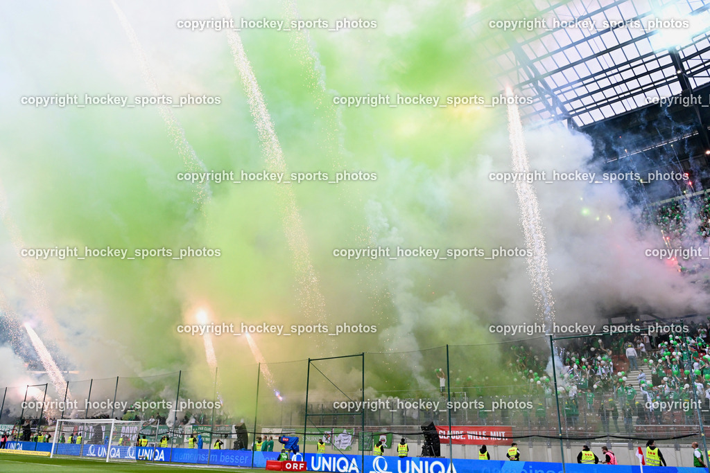 SK Puntigamer Sturm vs. SK Rapid Wien Siegerehrung, Impressionen | SK Rapid Wien Fans, Bengalen, SK Puntigamer Sturm vs. SK Rapid Wien Siegerehrung, Impressionen, SK Puntigamer Sturm vs. SK Rapid Wien Siegerehrung, Impressionen am 01.05.2024 in Klagenfurt (Wörthersee Stadion ), Austria, (Photo by Bernd Stefan)
