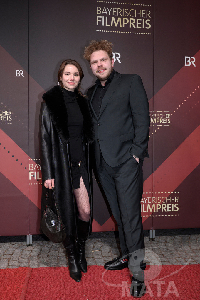 _DWI5132 | Carolin Garnier und Johannes Berzl bei der Verleihung des 47. Bayerischen Filmpreises 2026  im Prinzregententheater. München, 23.01.2026 - Realisiert mit Pictrs.com