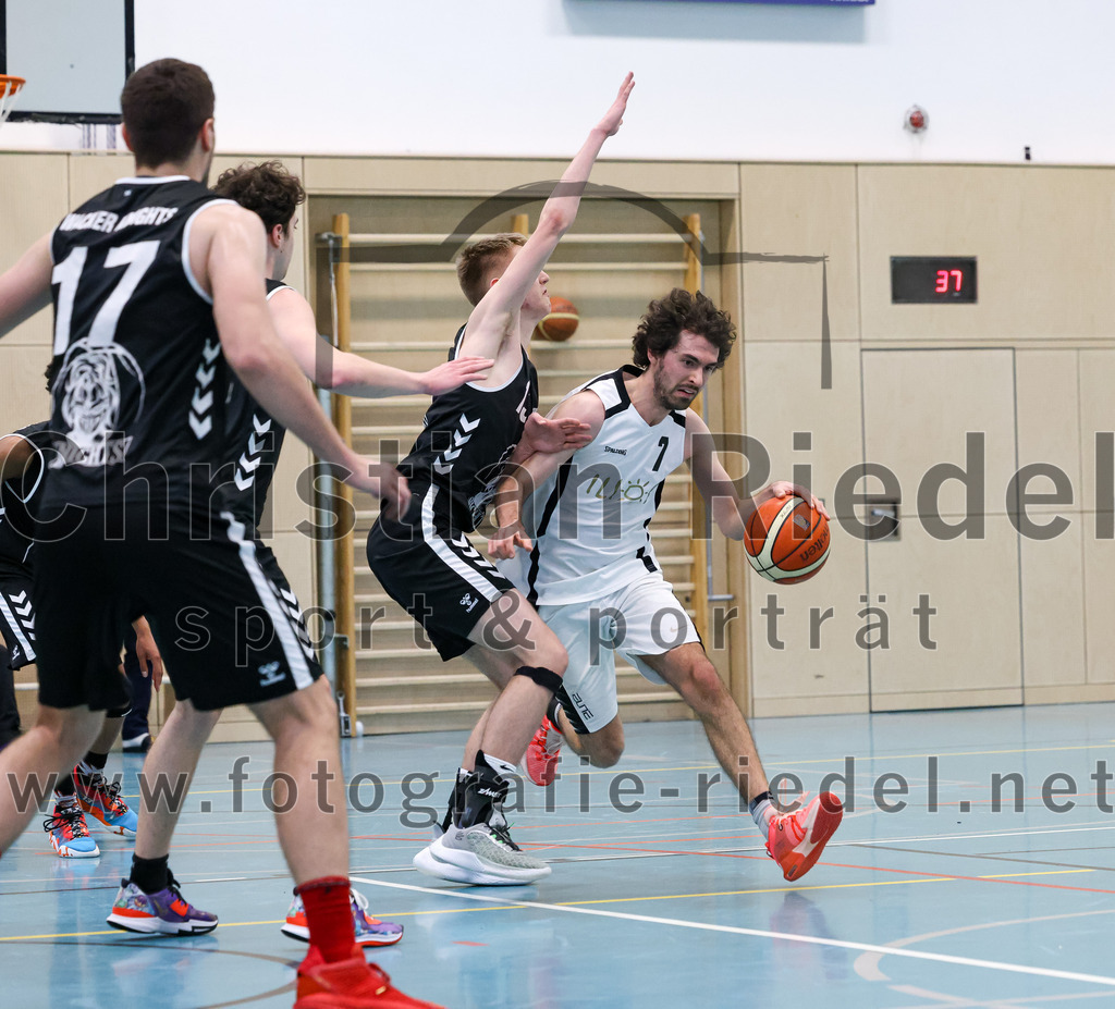 2023-03-26_088_TSV_Vaterstetten_gegen_Wacker_Knights_Burghausen | Vaterstetten, Deutschland, 26.03.2023:
Basketball, Bayernliga Herren Südost 2022 / 2023, 17. Spieltag, TSV Vaterstetten gegen Wacker Knights Burghausen, Endergebnis: 

Luca Maurice Kohll (TSV Vaterstetten, #7)

Foto: Christian Riedel / fotografie-riedel.net
