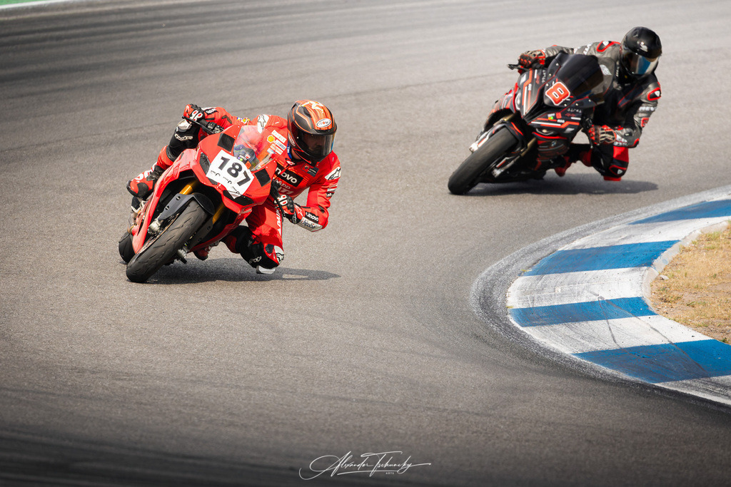 Ducati Trackday Hockenheimring 2026 | Entdecken Sie die faszinierende Welt von Alexander Tschuncky Arts: Kreative Fotografie, atemberaubende Automobilkunst und hochwertiger Bilderdruck. Lassen Sie sich inspirieren! - Realisiert mit Pictrs.com
