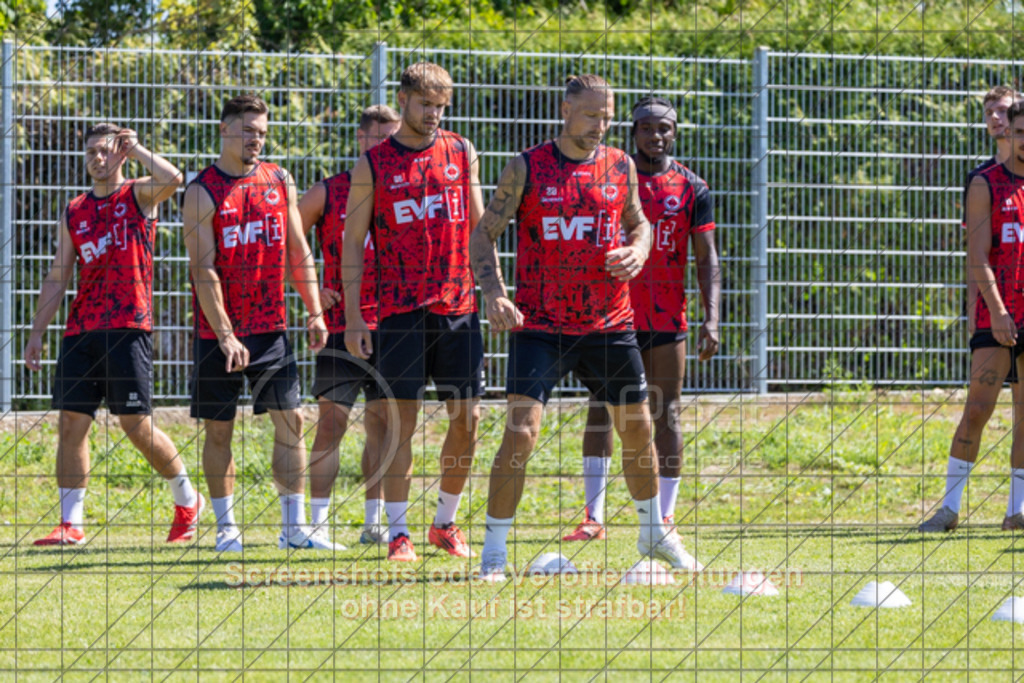 20250629_105318_1085 | #,1.Göppinger SV, Fussball, Oberliga BW - Trainingsauftakt, Saison 2025/2026, Rasensportplatz Stadion SV Göppingen, Hohenstaufenstr. 116, 73033 Göppingen, 29.06.2025 - 10:30 Uhr,Foto: PhotoPeet-Sportfotografie/Peter Harich