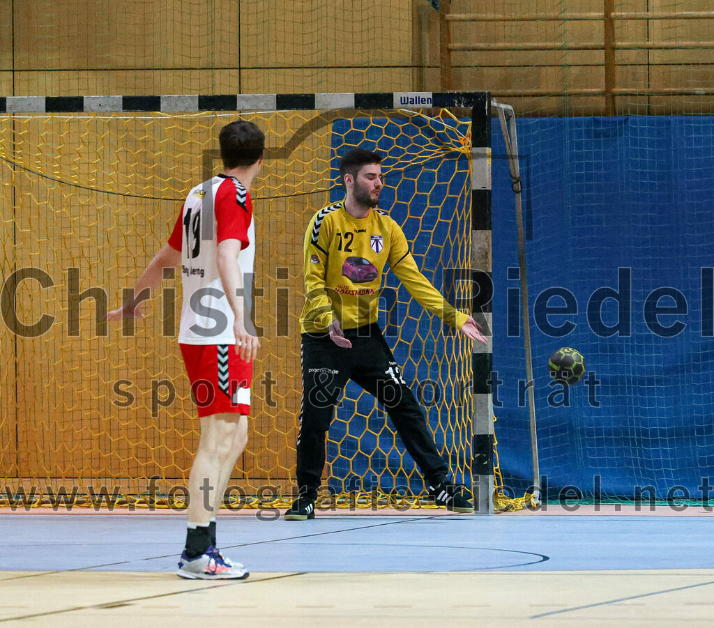2023-01-21_113_SpVgg_Altenerding_gegen_SC_Eching | Erding, Deutschland, 21.01.2023:
Handball, Bezirksoberliga Männer 2022 / 2023, 12. Spieltag, SpVgg Altenerding gegen SC Eching, Endergebnis: 29:34

Quirin Huber (SpVgg Altenerding, #19), Torwart Otto Donaubauer (SpVgg Altenerding, #12)

Foto: Christian Riedel / fotografie-riedel.net