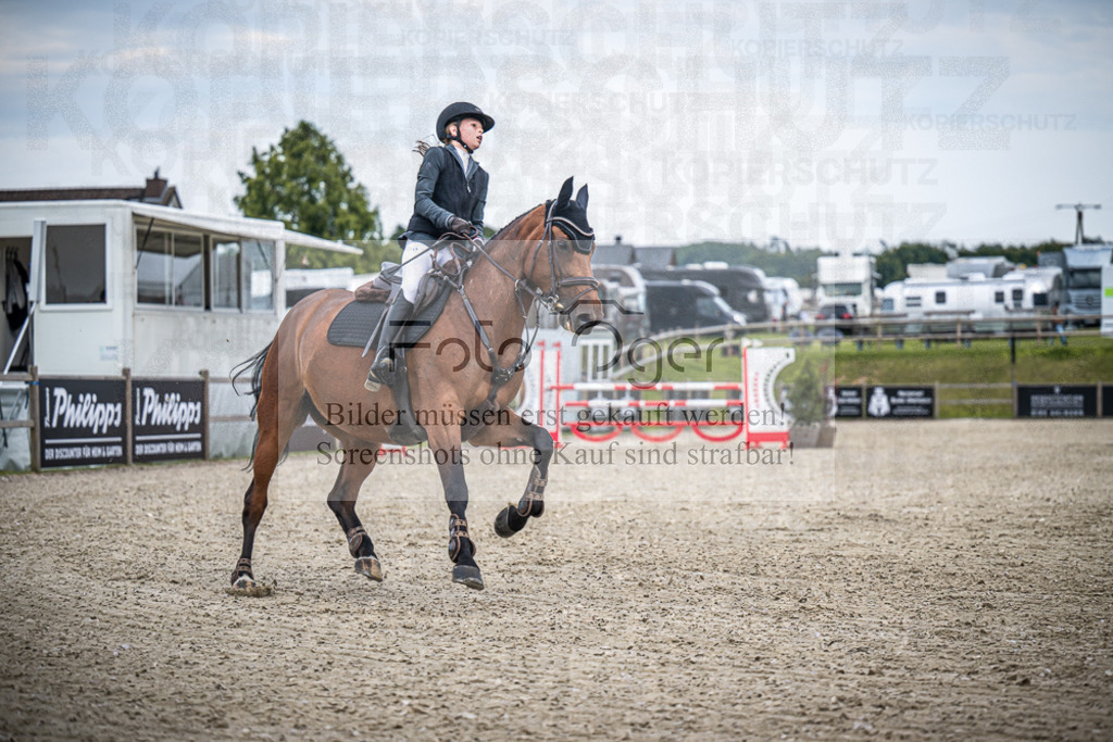 DOS_4667 | Entdecke hochwertige Reitturnierfotos von Foto Oger. Professionell, emotional und authentisch – jetzt Lieblingsmomente im Shop bestellen.Deutschlandweite Turnierfotografie. - Realisiert mit Pictrs.com