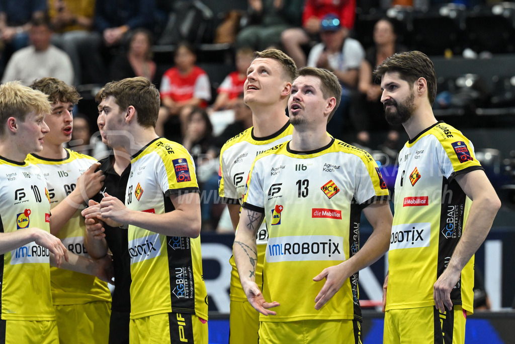 Zug United - HC Rychenberg - 25. April 2026 | Niklas Rutz (#21 HC Rychenberg Winterthur), Claudio Mutter (#13 HC Rychenberg Winterthur) und Nico Mutter (#61 HC Rychenberg Winterthur) am L-UPL Superfinal-Spiel zwischen Zug United und HC Rychenberg am 25. April 2026 in der BCF Arena, Fribourg, Schweiz.Bild: Sportfotografie Markus Aeschimann | www.markus-aeschimann.ch - Realisiert mit Pictrs.com
