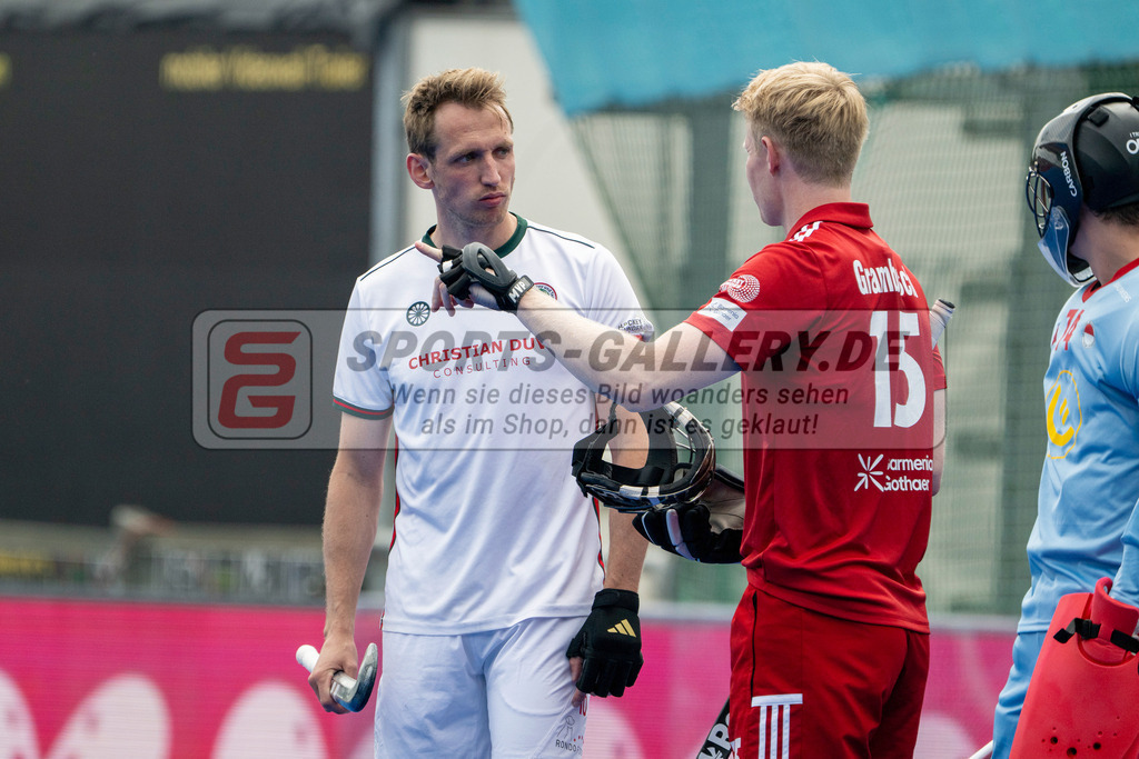 Final4_20250601-1519-Z09_4699 | Krefeld, Deutschland, 01.06.2025:  Feldhockey Final4 2025 – „Deutsche Feldhockey-Meisterschaften 2025“ Crefelder HTC - Rot-Weiss Köln (Finale Herren) im Gerd-Wellen-Hockeyanlage am 01.06.2025 in Krefeld, Deutschland. (Foto von Kramhöller/Fehrmann/Kaste)Krefeld, Germany, 01.06.2025: Feldhockey Final4 2025 – „Deutsche Feldhockey-Meisterschaften 2025“ Harvestehuder HTC - Düsseldorfer HC (Finale Damen) in Gerd-Wellen-Hockeyanlage at 01.06.2025 in Krefeld, Deutschland. (Foto from Kramhöller/Fehrmann/Kaste)