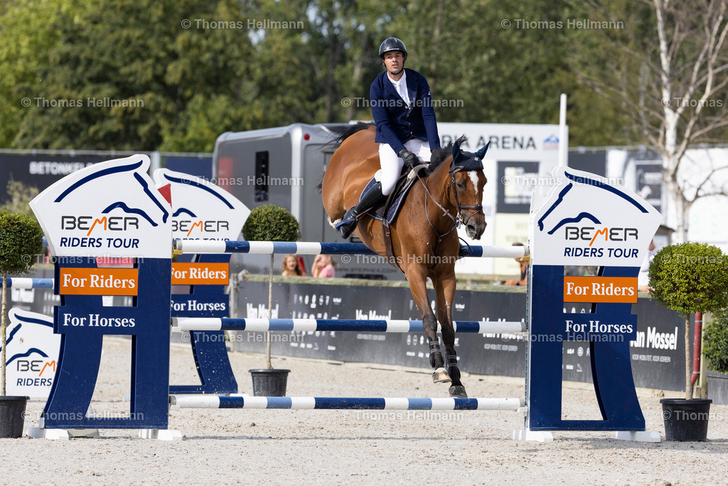 63 Darling de L _Angevine ((FRA)_ Mathieu Billot_165 | 63 Darling de L´Angevine ((FRA), Mathieu Billot beim CSI Azelhof 2022 am 04.09.22 in Lier, Azelhof