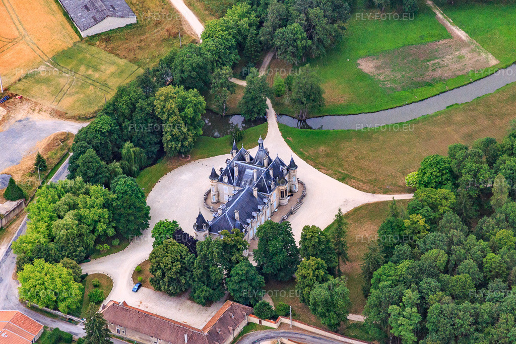 Vue aérienne: Château de Thillombois à Thillombois dans le département Meuse, France – .Photo: IMG_083365.jpg prise le 12/07/2015 par Werner Riehm/FLY-FOTO.eu – Résolution de l'original: 4864 x 3243 px – Chateau de Thillombois