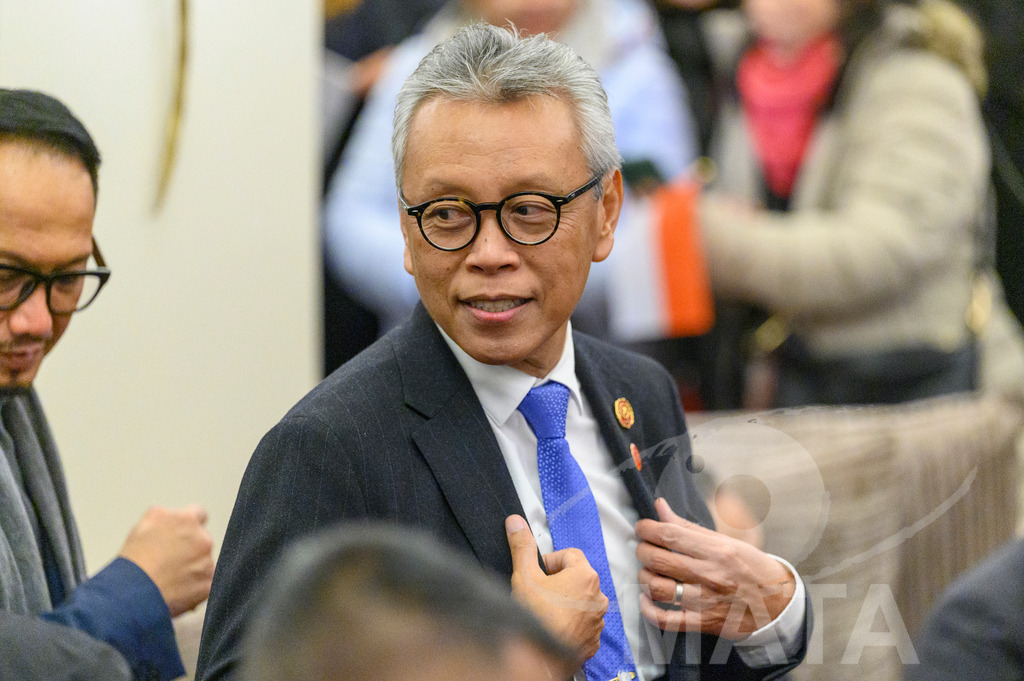 _DWA5520 | Welcoming Jokowi Widodo's arrival by the Indonesian people at Kastens Luisenhof Hotel in the context of the opening of Hannover Messe with Indonesia as Country Partner. Hannover, 15.04.2023 - Realisiert mit Pictrs.com