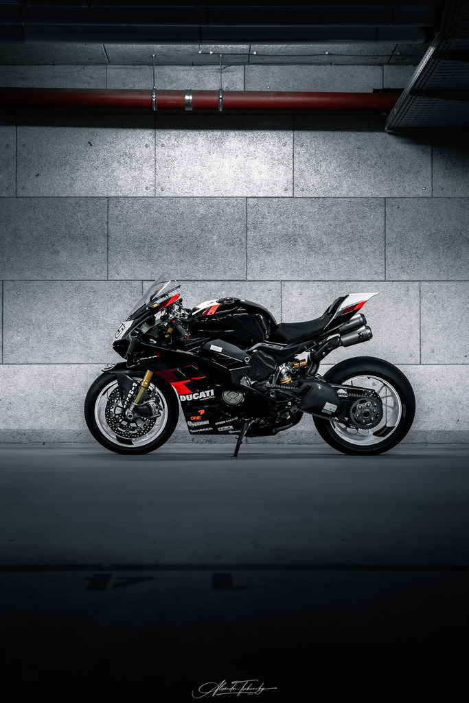 Ducati Panigale V4S | Entdecken Sie die faszinierende Welt von Alexander Tschuncky Arts: Kreative Fotografie, atemberaubende Automobilkunst und hochwertiger Bilderdruck. Lassen Sie sich inspirieren! - Realisiert mit Pictrs.com