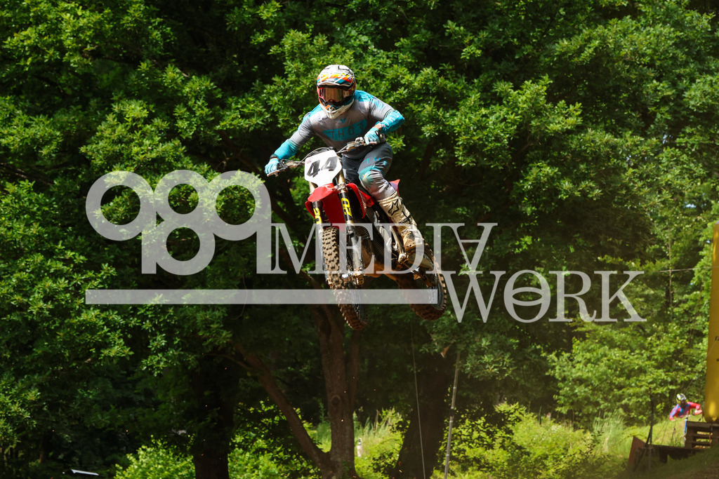 5E6A5154 | 989 MEDIAWORK