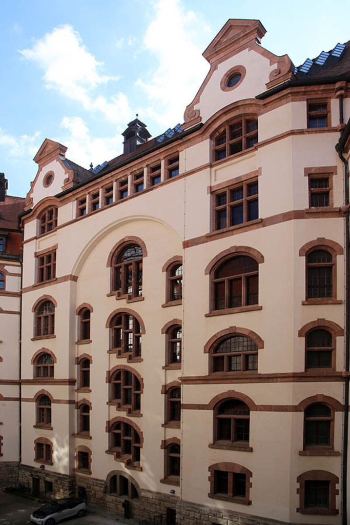 Neues Rathaus - Innenhof | Entdecke über 20 Kategorien Leipzig-Motive: Foto-Downloads, hochwertige Poster, Leinwand- & Fine-Art-Prints. Jetzt Lieblingsfoto im Bildlexikon Leipzig Shop bestellen!