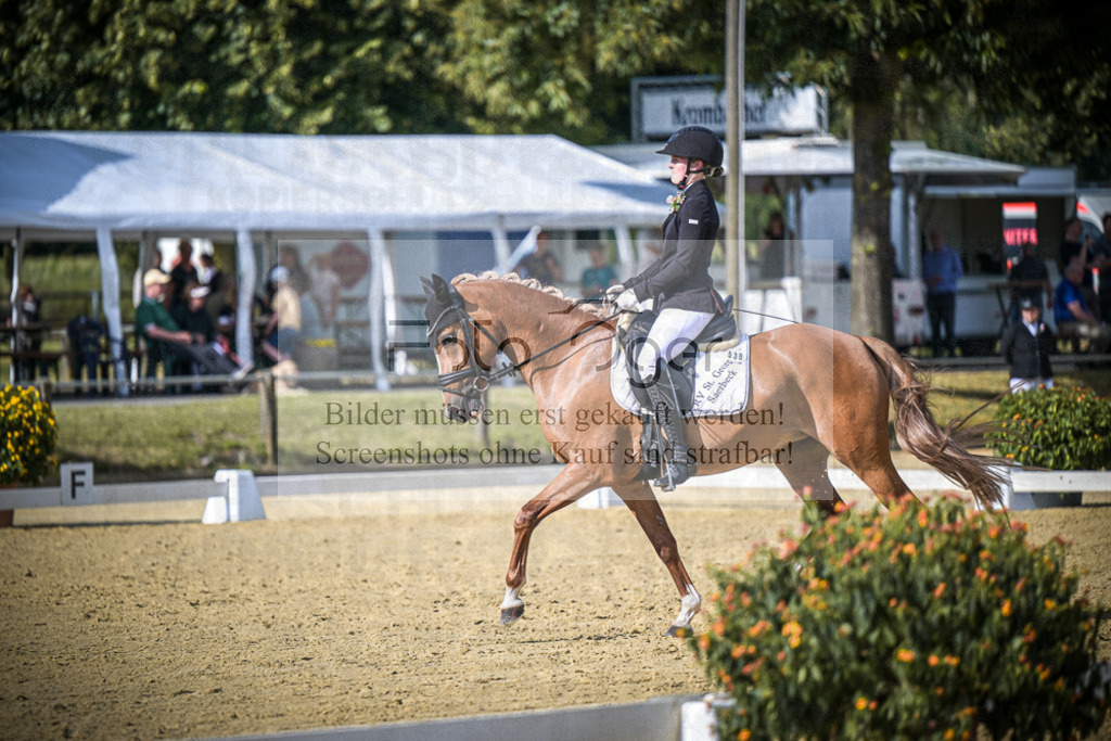 DOS_0341 | Entdecke hochwertige Reitturnierfotos von Foto Oger. Professionell, emotional und authentisch – jetzt Lieblingsmomente im Shop bestellen.Deutschlandweite Turnierfotografie. - Realisiert mit Pictrs.com