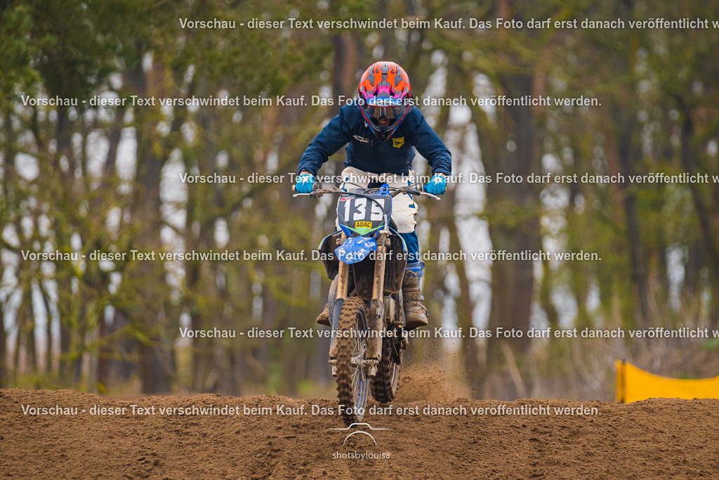 20260412_MCCBensdorf-1133 | Sportfotografin aus Berlin-Brandenburg mit Fokus auf Motocross. Ich halte deine sportliche Leistung und echte Emotionen auf und neben der Strecke professionell fest. Entdecke die Fotos von deinem Rennen und bestelle sie direkt hier im Shop.