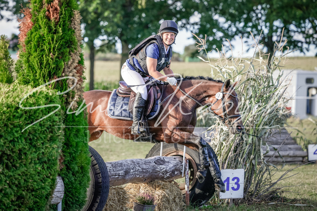 20250906-_3LI7976 | Tierfotografie Pferde, Hunde, Katzen, Haustiere.
Turnierfotografie Reitturniere, Reiten, Springreiten, Dressur in Hanau, dem Main-Kinzig-Kreis und dem Rhein-Main- Gebiet um Frankfurt
