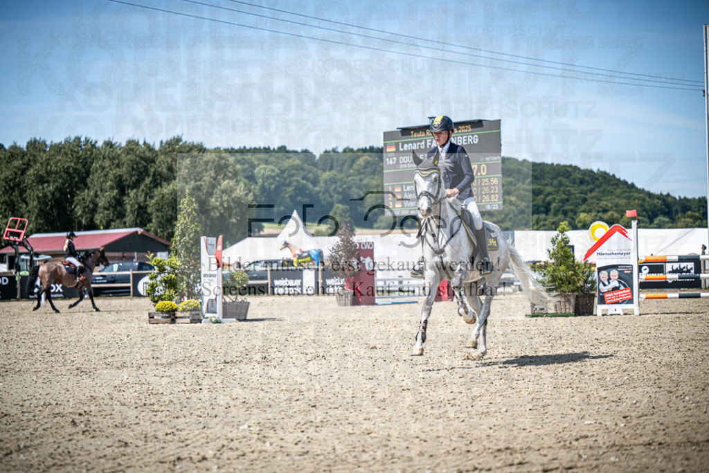 DOS_1976 | Entdecke hochwertige Reitturnierfotos von Foto Oger. Professionell, emotional und authentisch – jetzt Lieblingsmomente im Shop bestellen.Deutschlandweite Turnierfotografie. - Realisiert mit Pictrs.com