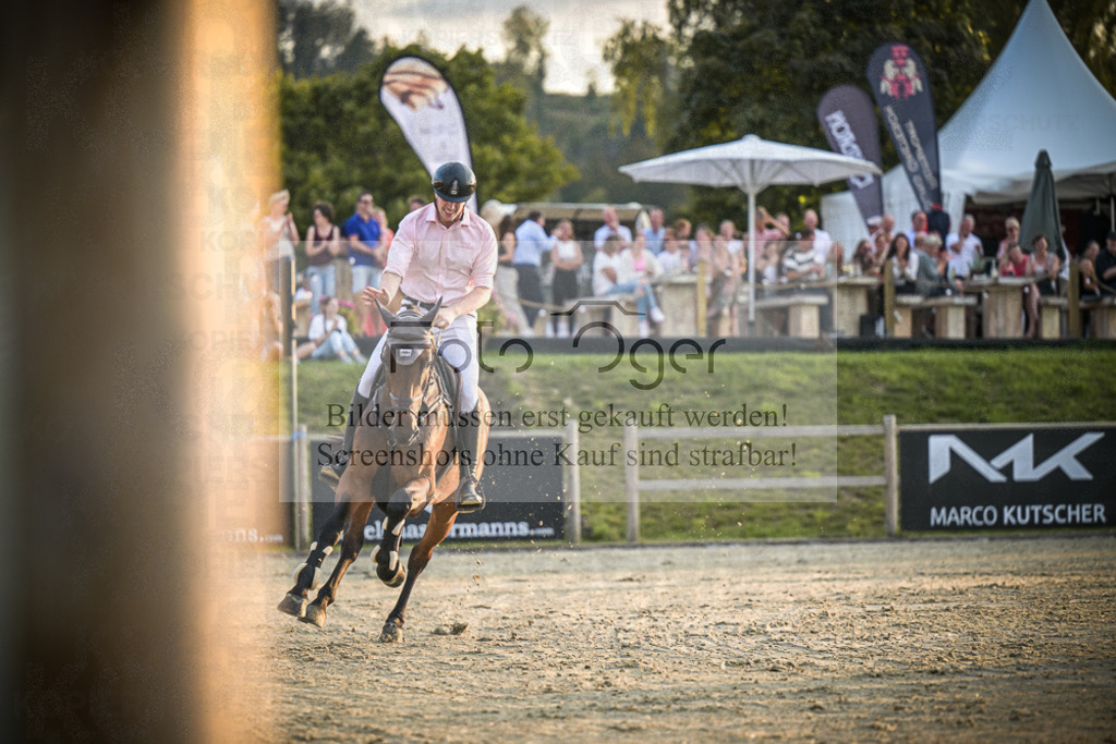 DOS_1406 | Entdecke hochwertige Reitturnierfotos von Foto Oger. Professionell, emotional und authentisch – jetzt Lieblingsmomente im Shop bestellen.Deutschlandweite Turnierfotografie. - Realisiert mit Pictrs.com