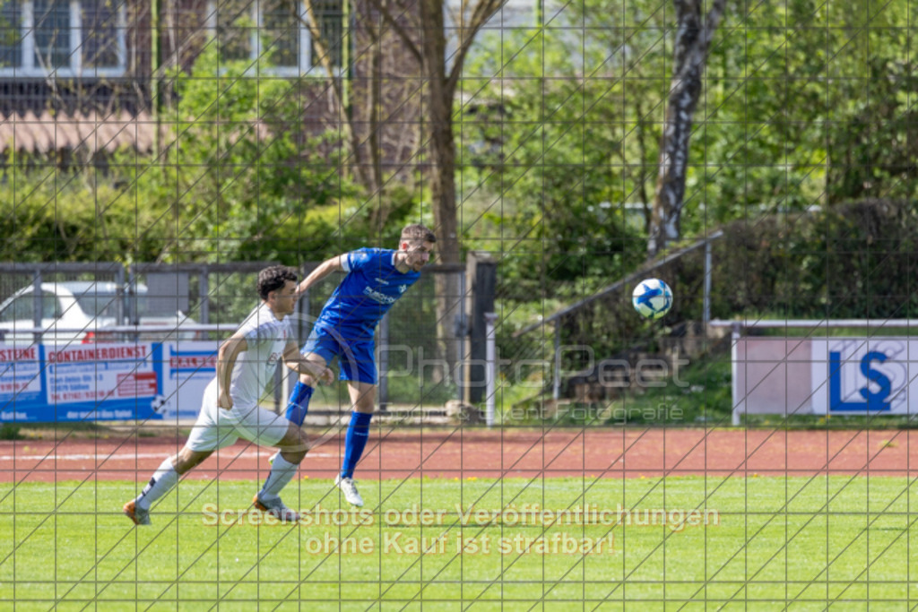 20250419_153222_0075 | #,1.FC Eislingen (blau) vs. Türksport Nürtingen (weiß), Fußball, Bezirksliga - Bezirk Neckar/Fils, 23. Spieltag, Saison 2024/2025, Rasenplatz, Eichbachstation, Haldenstraße 45, 73054 Eislingen, 19.04.2025 - 15:30 Uhr,Foto: PhotoPeet-Sportfotografie/Peter Harich