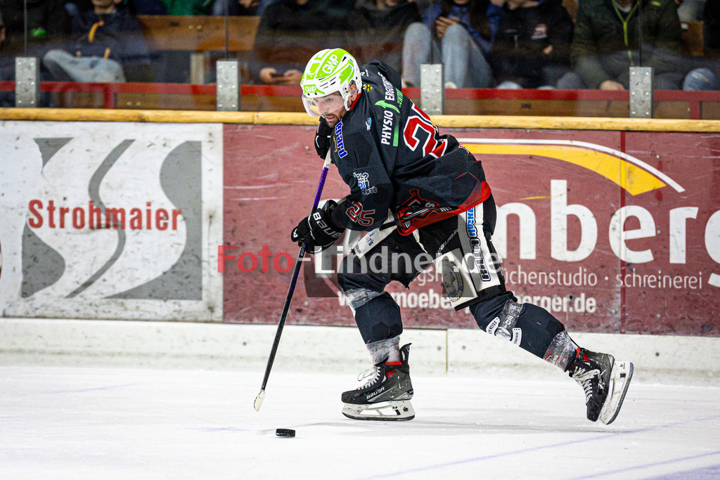Peißenberg MINERS gegen EHC Klostersee | Eishockey Bayernliga 2025/26 Vorrunde 12. Spieltag, Peißenberg MINERS gegen EHC Klostersee, 20251116,Marius KLEIN (MINERS 25) in Aktion, Freisteller,2025-11-16 in Peißenberg (flatbuy Arena Peißenberg), Marius KLEIN (MINERS 25)Copyright: WolfgangxLindner www.foto-lindner.de