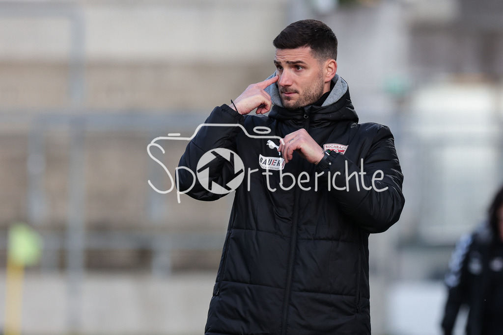 FC Bayern Amateure - TSV Buchbach | Buchbach Trainer Aleksandro PETROVIC  in Aktion / Freisteller / Einzelfoto