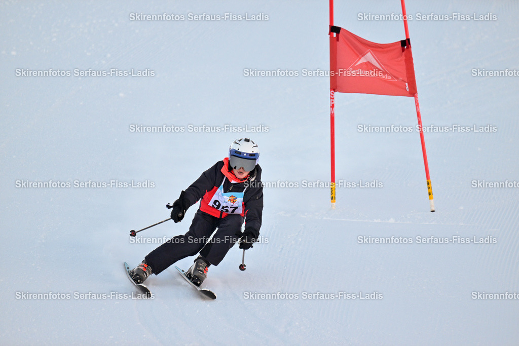 SRF_25.12.2025_0002 | Skirennfotos,Serfaus,Fiss,Ladis,Kinderskirennen,Winter,Tirol,Oberland,skirace,SFL,feelfree,weil wir's genießen,ski,Ski,skifahren,Sonnenplateau, - Realisiert mit Pictrs.com